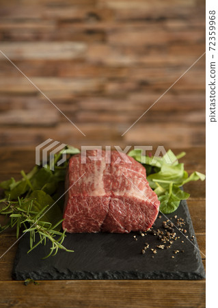 烘烤前生牛肉烤牛肉塊 72359968