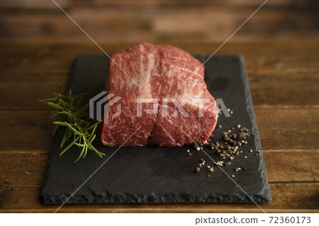 烘烤前生牛肉烤牛肉塊 72360173