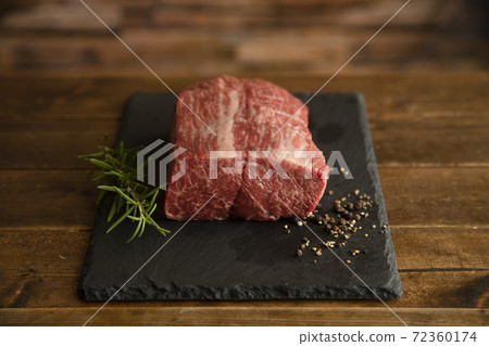 烘烤前生牛肉烤牛肉塊 72360174