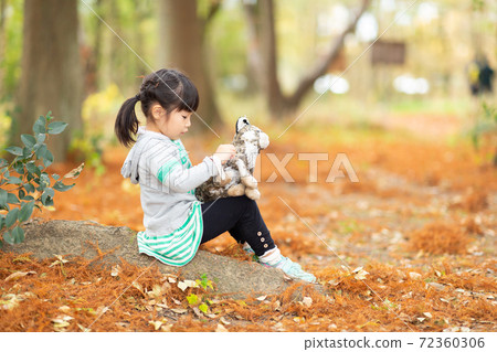 Infants playing in nature Infants playing in nature 72360306
