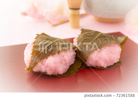 櫻花年糕和茶具日本甜點道明寺春天 72361588