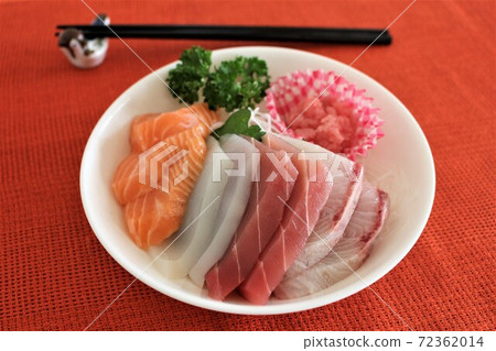什錦生魚片 72362014