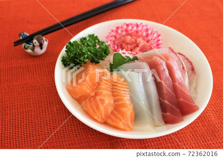 什錦生魚片 72362016