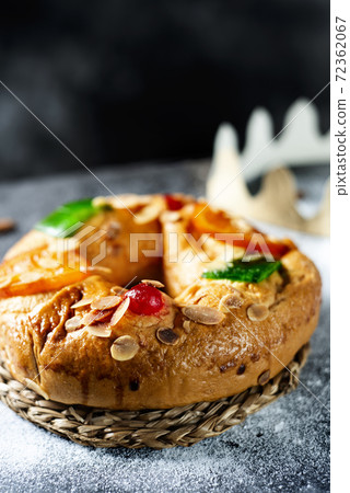 roscon de reyes, spanish three kings cake roscon de reyes, spanish three kings cake 72362067