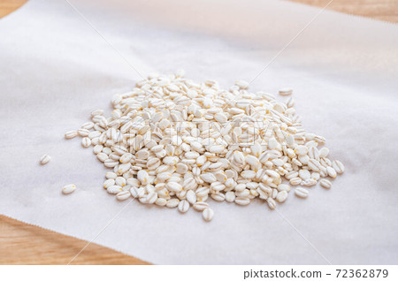 Rolled barley 72362879