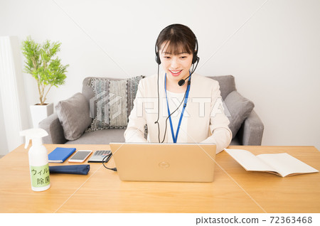 操作員女人在線工作 操作員女人在線工作 72363468