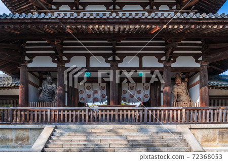 The central gate of Horyuji Temple in Nara that shines in the autumn sky The central gate of Horyuji Temple in Nara that shines in the autumn sky 72368053