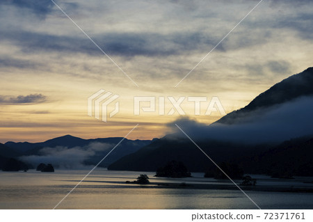 Fukushima Prefecture Urabandai, Five Colored Lakes in Autumn, Lake Akimoto at Dawn Fukushima Prefecture Urabandai, Five Colored Lakes in Autumn, Lake Akimoto at Dawn 72371761