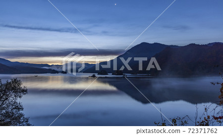 Fukushima Prefecture Urabandai, Five Colored Lakes in Autumn, Lake Akimoto at Dawn Fukushima Prefecture Urabandai, Five Colored Lakes in Autumn, Lake Akimoto at Dawn 72371762