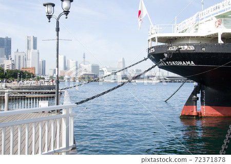 連接橫濱冰川川船尾和碼頭的鏈條風景 連接橫濱冰川川船尾和碼頭的鏈條風景 72371878