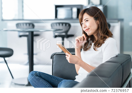 女性生活方式智能手機 72376957