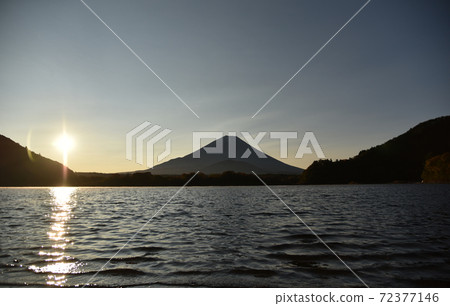 黎明的松金湖富士山 72377146