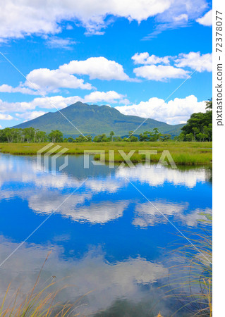 Reflection of Hiuchigatake and Iketan_Vertical Reflection of Hiuchigatake and Iketan_Vertical 72378077