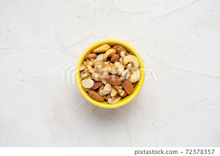Mixed nuts (almonds, cashews, walnuts, macadamia nuts) Mixed nuts (almonds, cashews, walnuts, macadamia nuts) 72378357