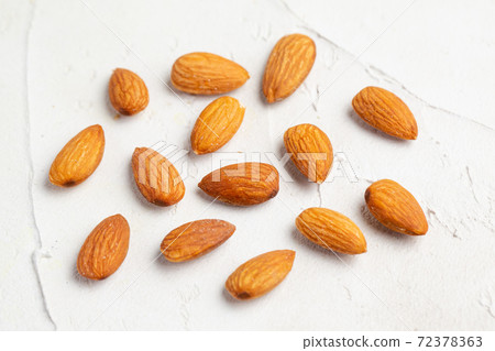 Almond 72378363