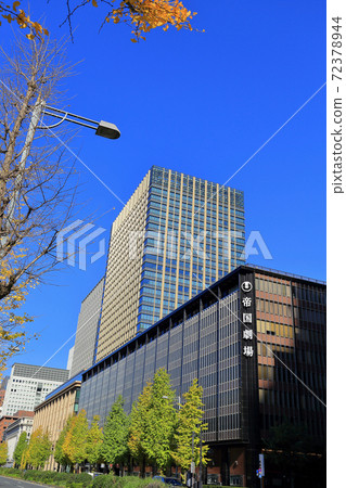 Tokyo walk around Marunouchi in autumn 72378944