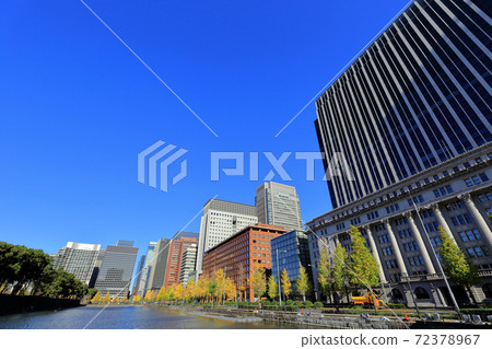 Tokyo walk around Marunouchi in autumn 72378967