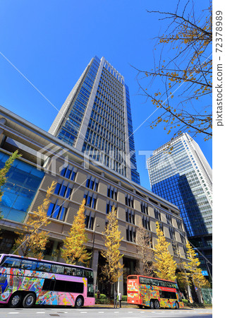 Tokyo walk around Marunouchi in autumn 72378989