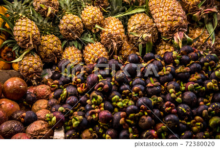 Mangosteen and pineapple 72380020