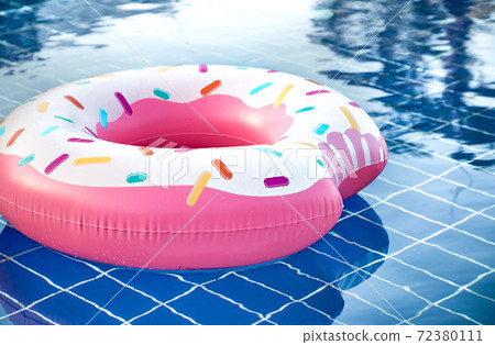 Inflatable accessories for swimming in the pool 72380111