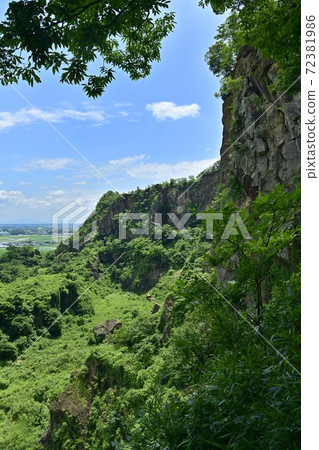 Iwafuneyama quarry site and Mt. Tsukuba Iwafuneyama quarry site and Mt. Tsukuba 72381986