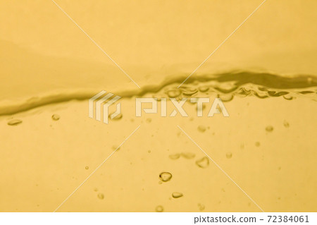 Image of liquid and bubbles (yellow) Image of liquid and bubbles (yellow) 72384061