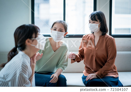 A friend who complains of a sore throat A friend who complains of a sore throat 72384107
