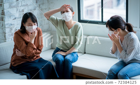 A woman complaining of physical condition 72384125