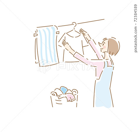 A cute housewife who hangs laundry 72384589