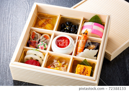 New Year dishes 72388133