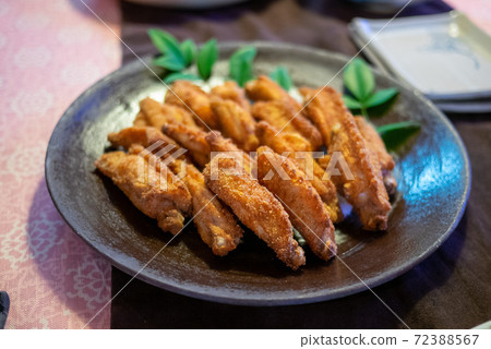 Deep-fried chicken wings Deep-fried chicken wings 72388567