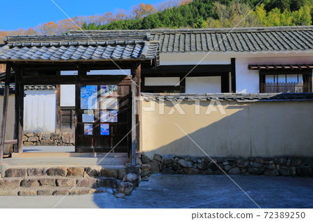 [岡山縣]以前的Orii家族，天氣晴朗時在Takaryo市的一個武士住所 72389250