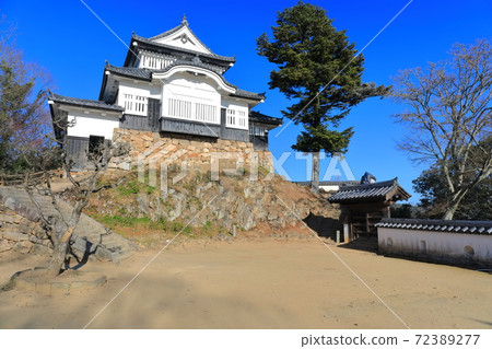 [岡山縣]碧山松山城在晴朗的天空下 72389277