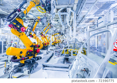 robots in a car plant 72390775
