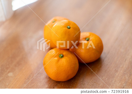 Mikan that looks delicious Mikan that looks delicious 72391916