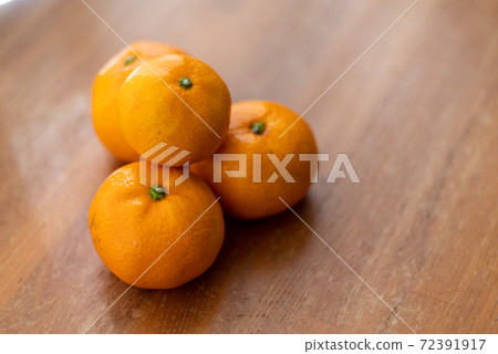 Mikan that looks delicious 72391917