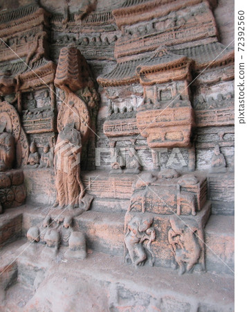 Sculpture in the mountains of Leshan Sculpture in the mountains of Leshan 72392560