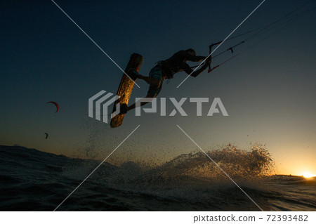 Kite surfer 72393482