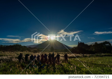 (靜岡縣)攝影師在朝霧高原拍攝鑽石富士 (靜岡縣)攝影師在朝霧高原拍攝鑽石富士 72394721