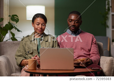 Couple watching movie on laptop 72395083
