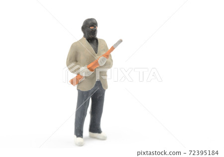 拿著槍的男人 拿著槍的男人 72395184