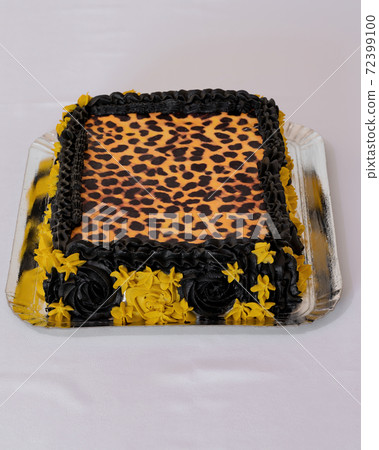 cake with leopard print 72399100