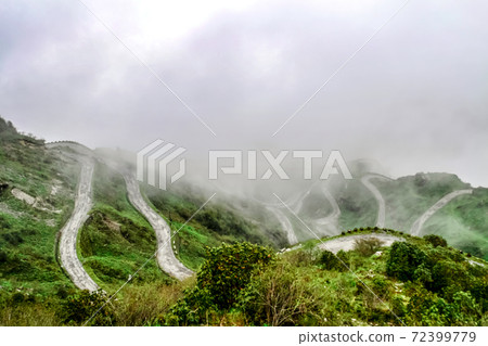 Thambi view Point, Old Silk Route, Sikkim Zuluk Loops. India on a misty foggy day. 72399779