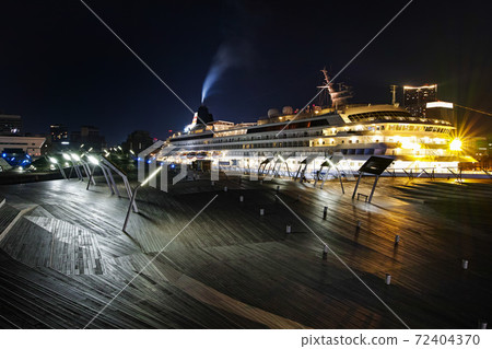 Yokohama / Osanbashi and passenger ship (night) Yokohama / Osanbashi and passenger ship (night) 72404370