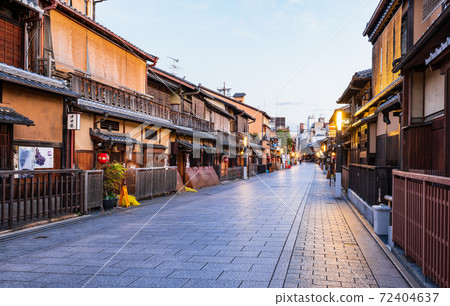 Kyoto Gion Hanamikoji before dawn 72404637