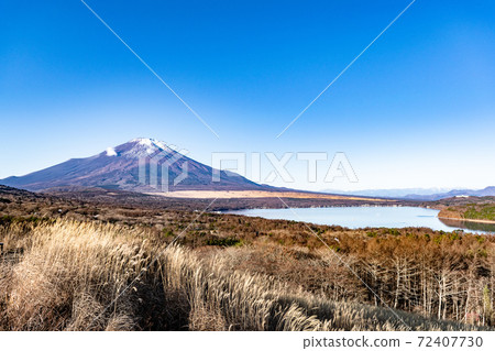 Panorama stand of Mt. Fuji scenic spot overlooking Lake Yamanaka and Mt. Fuji Panorama stand of Mt. Fuji scenic spot overlooking Lake Yamanaka and Mt. Fuji 72407730