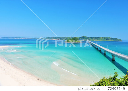 Yamaguchi ken blue sky and blue sea Kakushima Ohashi 72408249