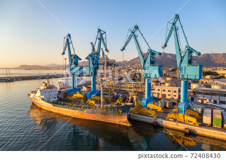 Port cargo cranes in Palermo 72408430