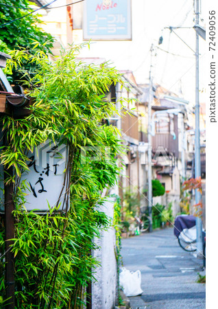 Handmade soba sign surrounded by bamboo leaves 72409056