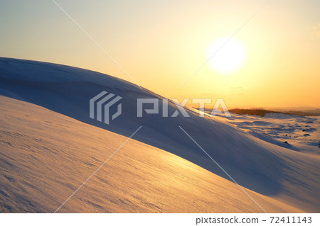 鳥取沙丘雪化妝黃昏 72411143